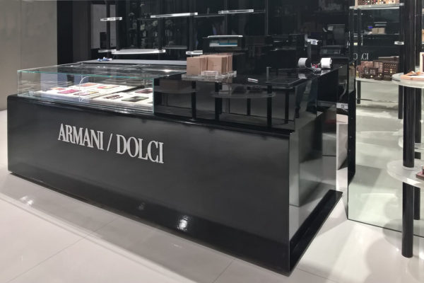 ARREDAMENTI NEGOZI ARMANI MILANO L 04