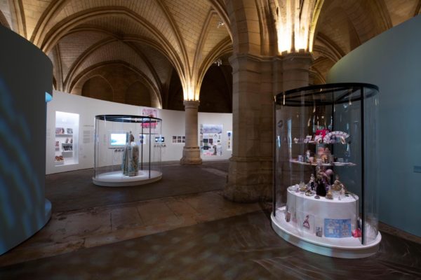 ALLESTIMENTO MOSTRA PARIGI CONCIERGERIE LOW crédit ©Didier Plowy 2