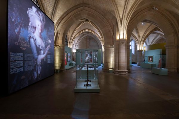 ALLESTIMENTO MOSTRA PARIGI CONCIERGERIE LOW crédit ©Didier Plowy 6