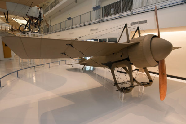 ALLESTIMENTO--Musée-de-l’Air-et-de-l’Espace-Le-Bourget-Paris-UFFICIALI-10