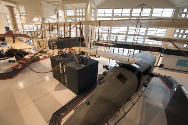 ALLESTIMENTO--Musée-de-l’Air-et-de-l’Espace-Le-Bourget-Paris-UFFICIALI-16