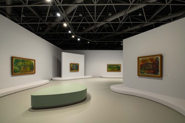 ALLESTIMENTO GRIMALDI FORUM MOSTRA MONET Salle 7 - Giverny le bassin aux nymphéas 3