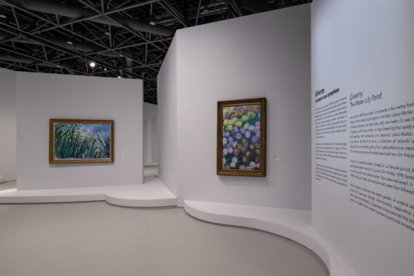 ALLESTIMENTO GRIMALDI FORUM MOSTRA MONET Salle 7 - Giverny le bassin aux nymphéas 40