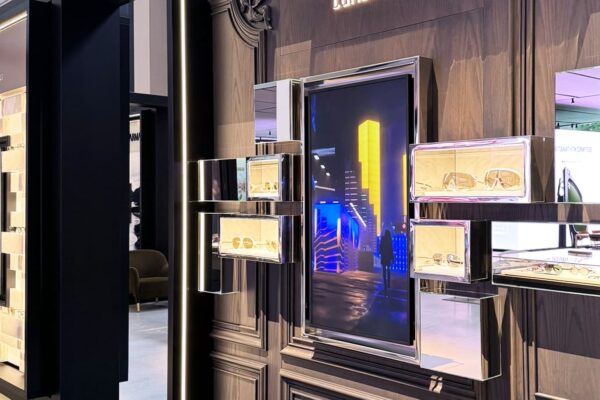 LUXOTTICA ALLESTIMENTO VETRINA MONCLER 2