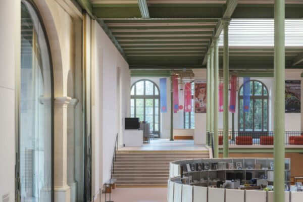 GRAND PALAIS Boutique-3-Place-Centrale-©-Cyrille-Weiner-pour-Chatillon-Architectes-lAtelier-Senzu-avec-Samy-Rio-amenagements-et-mobilier-et-2x4-signaletique-768x1152